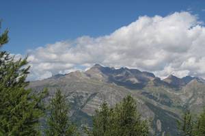 Les ombres des nuages défilent sur le Vieux Chaillol (Champsaur)
